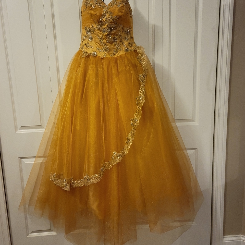 Gold Princess dress. PROM Dress